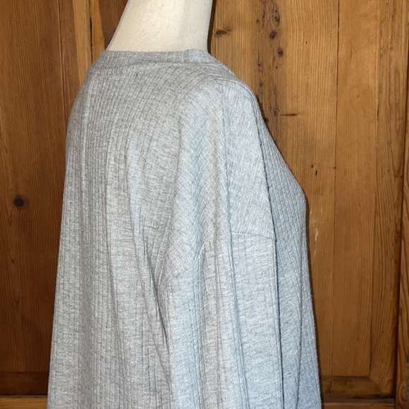 H&M Gray Ribbed Long Sleeve Crew Neck Top Sz. MD - Picture 4 of 7